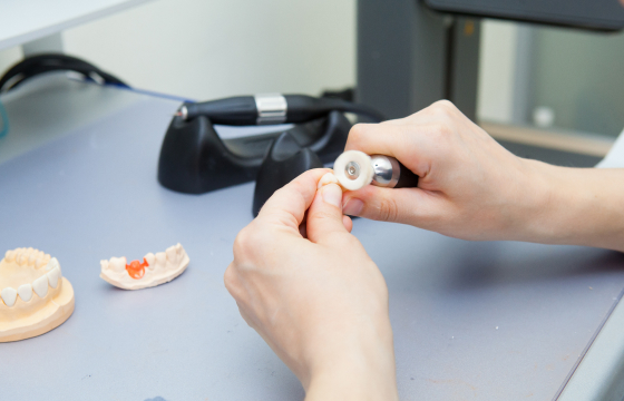 院内技工所と連携した形態調整