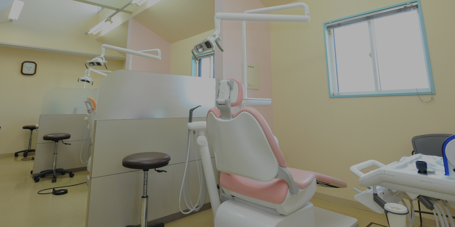 “噛める喜び”を、あなたに合った治療で。 The joy of chewing, tailored to you.